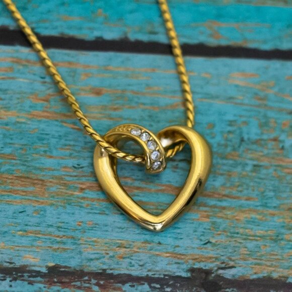 16 inch, Vintage Heart Pendant Twist Gold Tone Choker Necklace by Avon - P30 - Picture 1 of 3